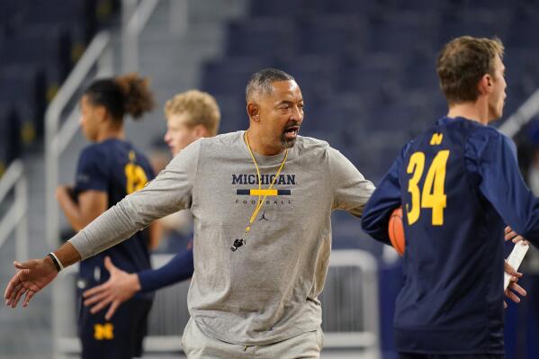 Michigan wolverines discount basketball coach